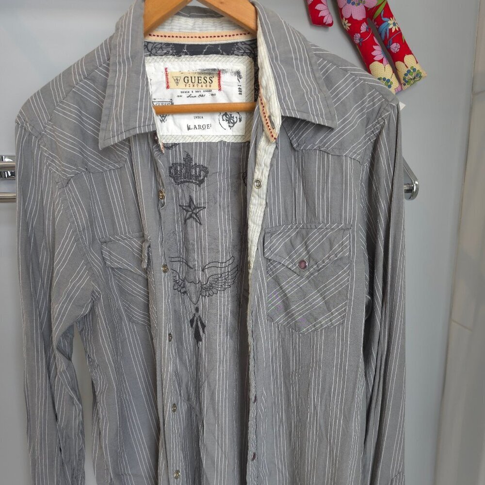 Guess gray pin with embroidery